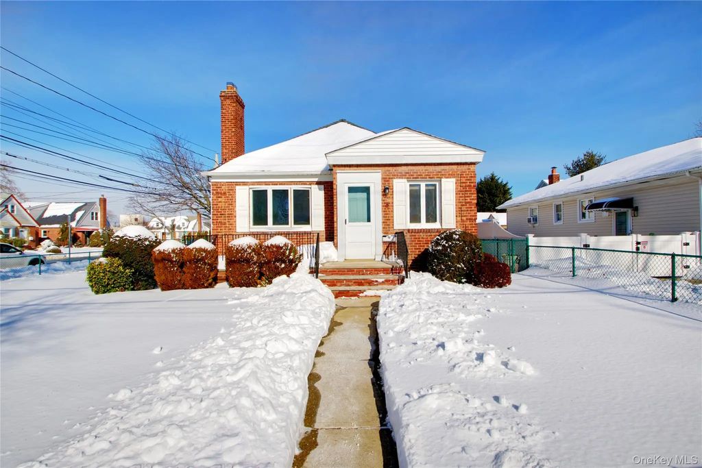 814 Benris Avenue, Franklin Square