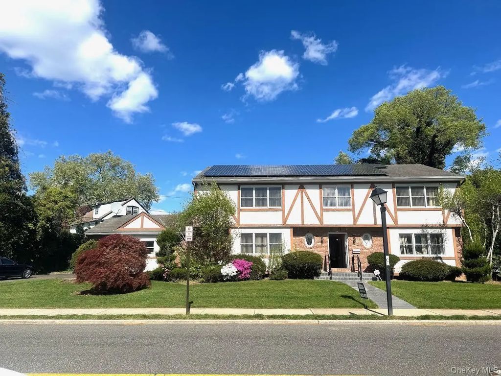 28 Polo Road, Great Neck