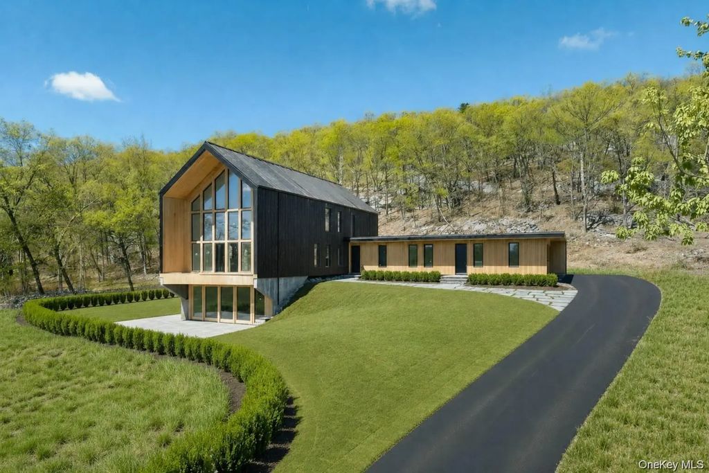 95 Jersey Avenue, Greenwood Lake