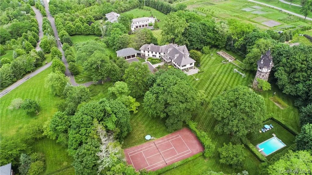 15 Sarosca Farm Lane, Purchase