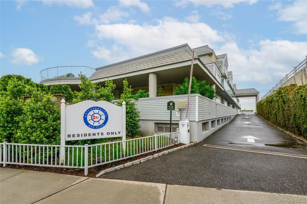 433 Main Street # 103, Port Washington