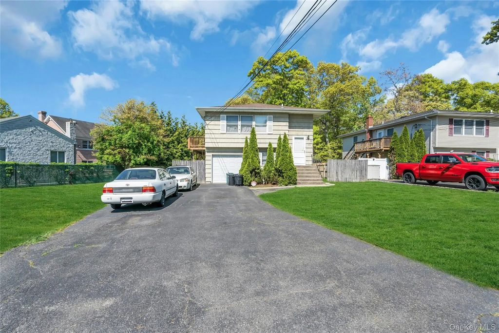 106 Summit Drive, Smithtown