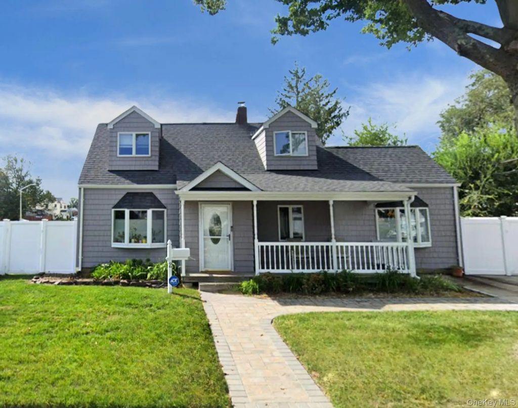2 Violet Lane, Levittown