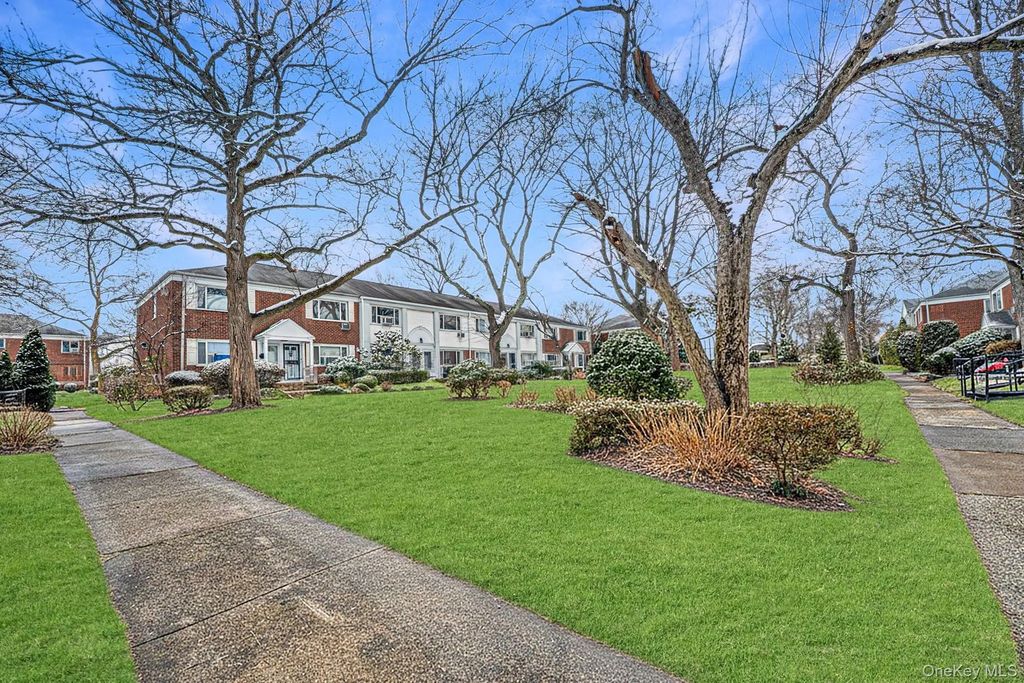 1346 Bell Blvd # 211, Bayside