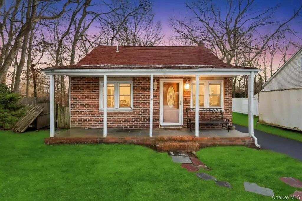 260 Springdale Drive, Ronkonkoma