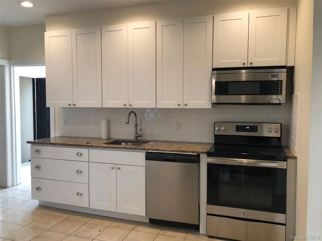 6 Nassau Boulevard 6, Garden City South