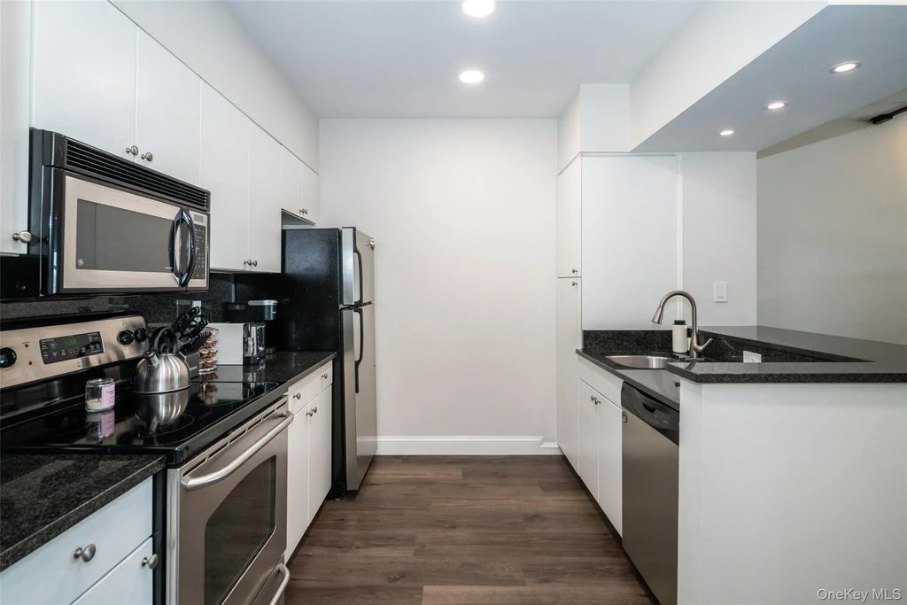 100 New Roc City Place # 405, New Rochelle