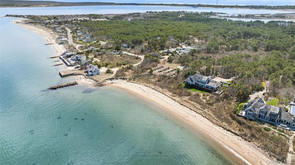 623 Lazy Point Road, Amagansett