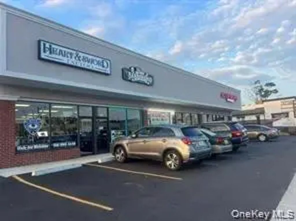 3381 Merrick Road, Wantagh