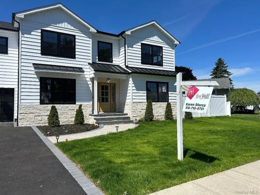 26 Essex Road, Bethpage