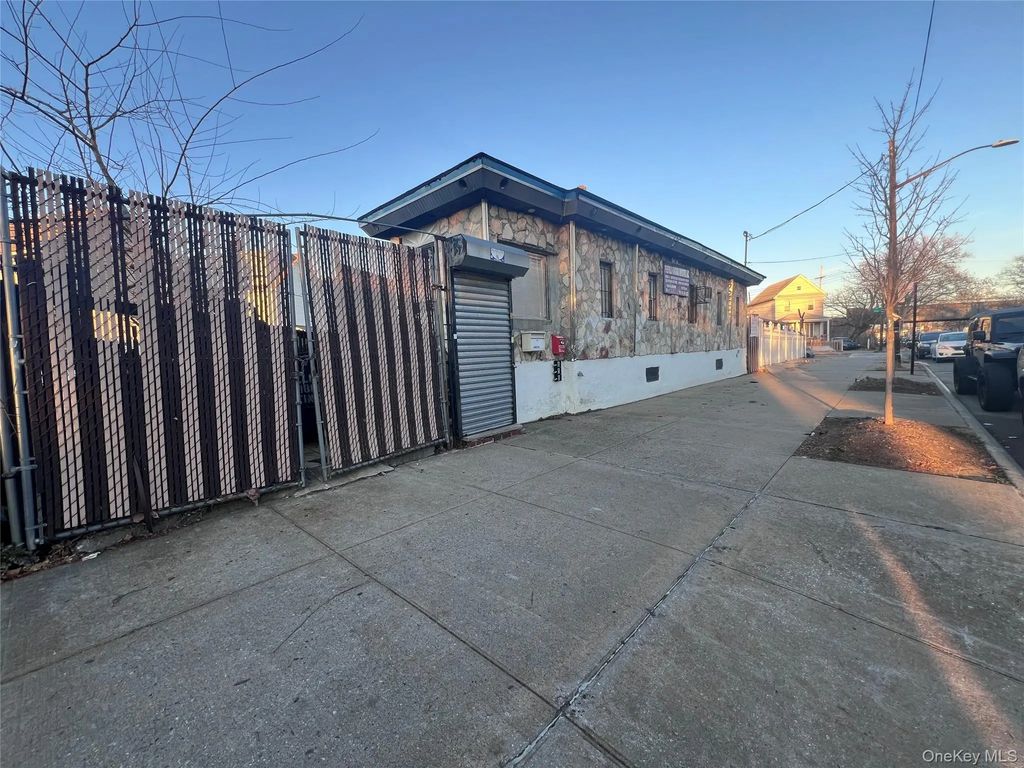 159-11 Linden Boulevard, Jamaica