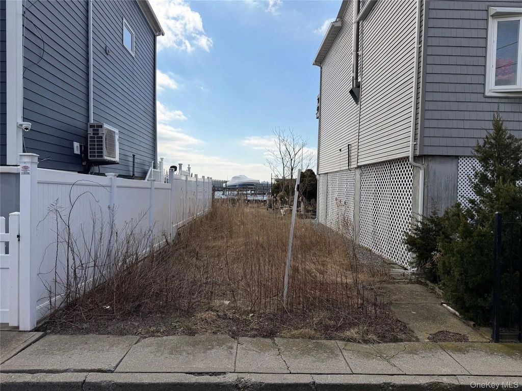 308 E 8th Road, Broad Channel
