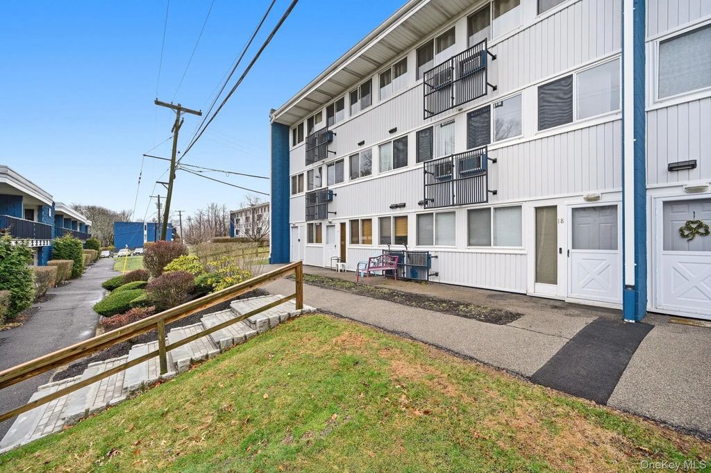 2 Wyndover Woods Lane # 18, White Plains