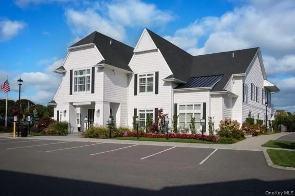 193 Sutton Court # 193, Mount Sinai