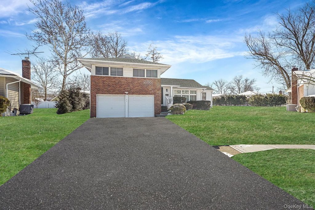 1384 Dieman Lane, East Meadow