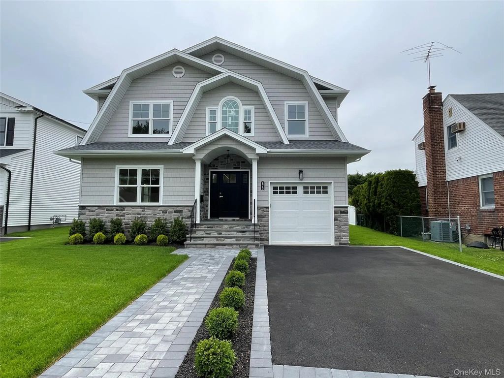 473 Andrews Road, Mineola