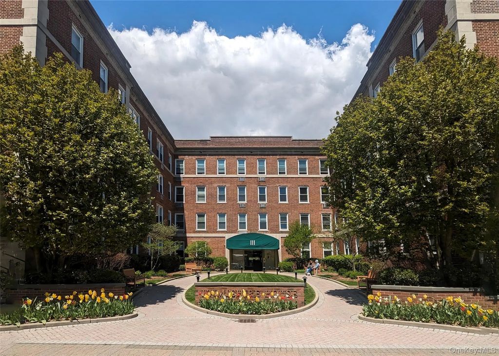 111 7th Street 202, Garden City