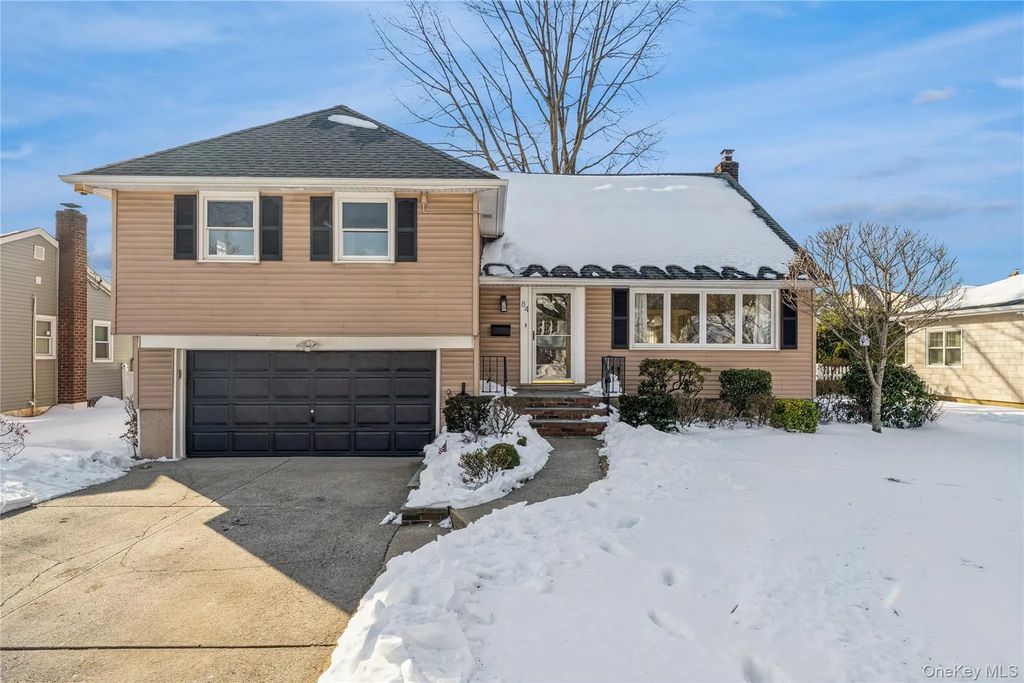 84 Russell Road, Garden City