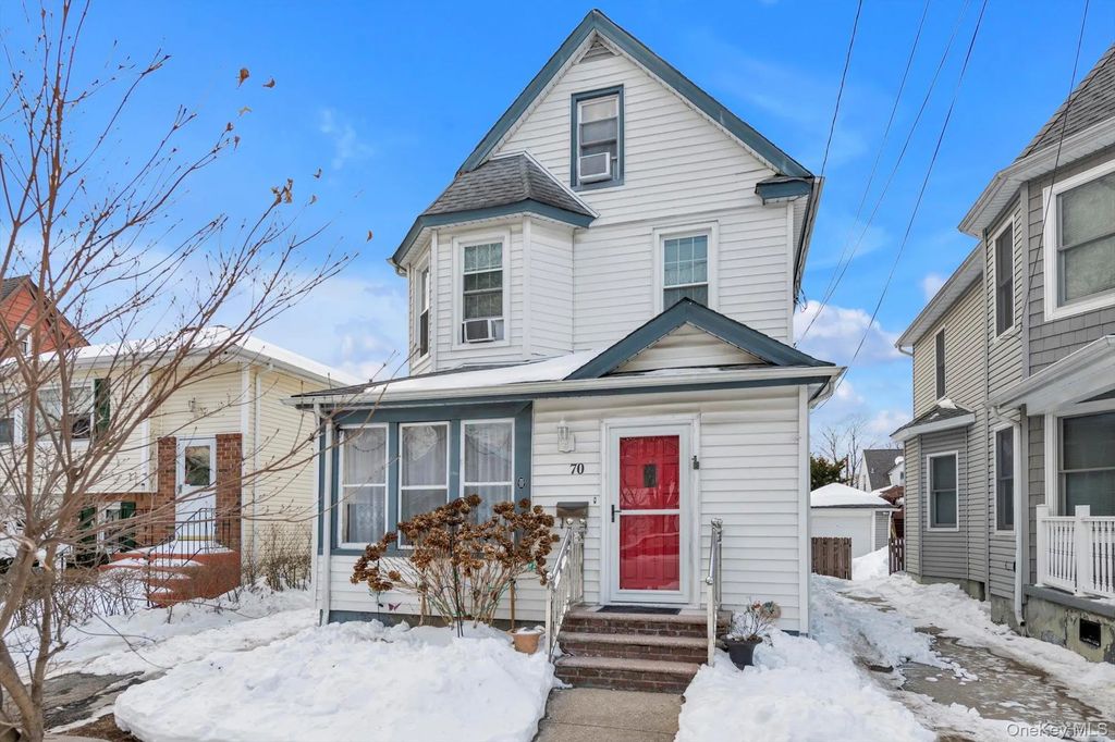 70 Hinsdale Avenue, Floral Park
