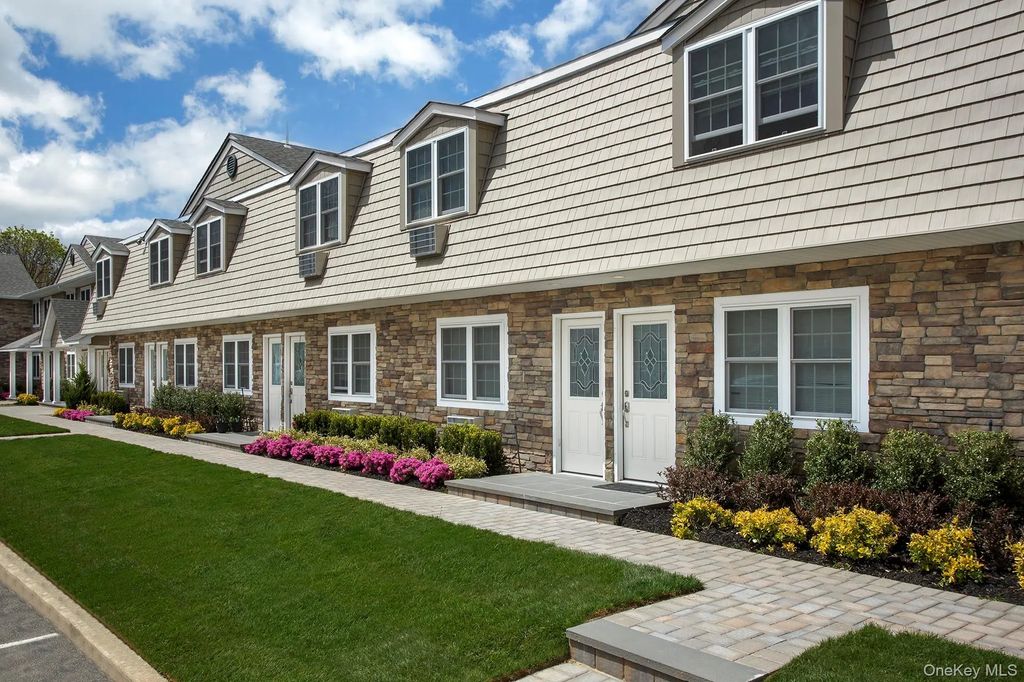 528 Terrace # T14528, Bayport