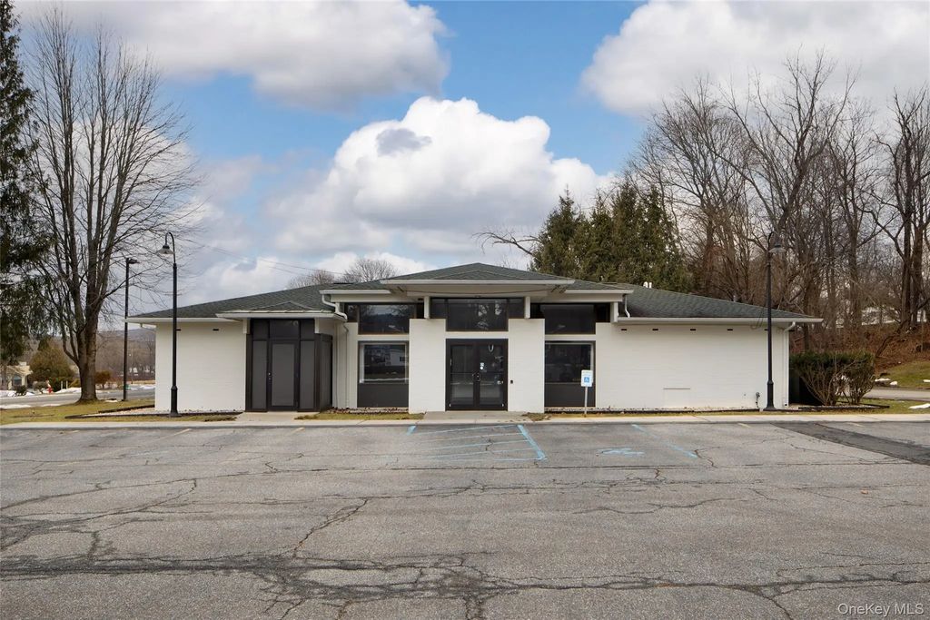 135 Route 44, Millerton