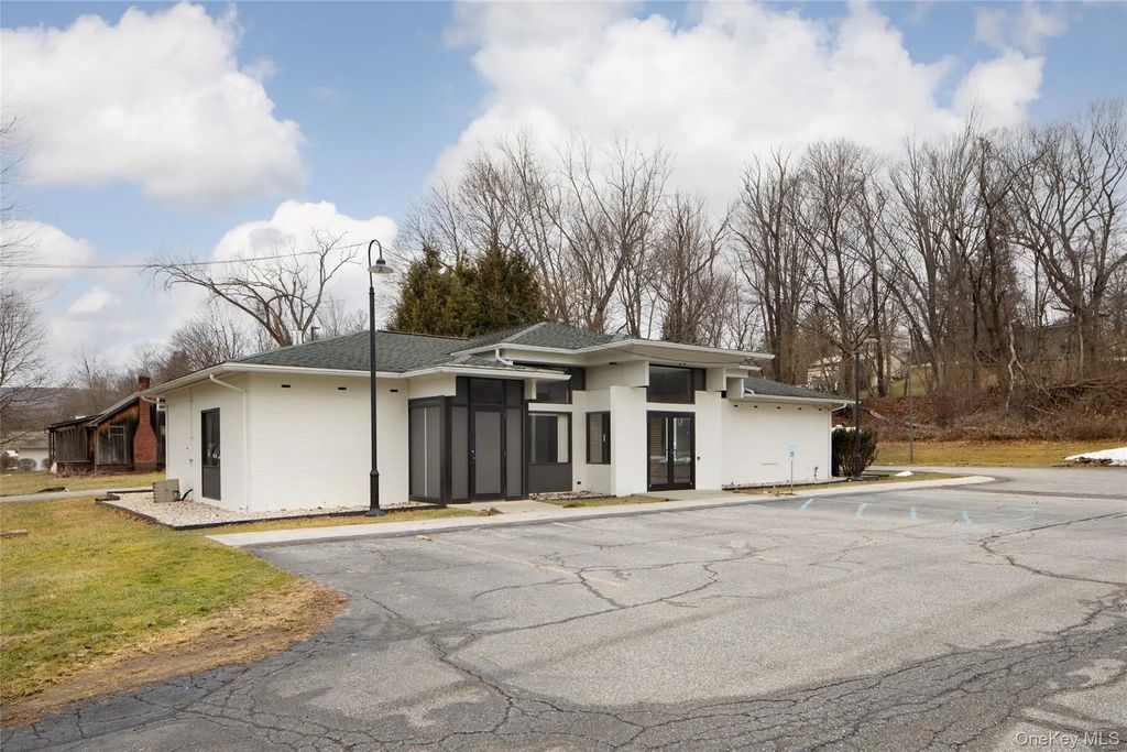 135 Route 44, Millerton