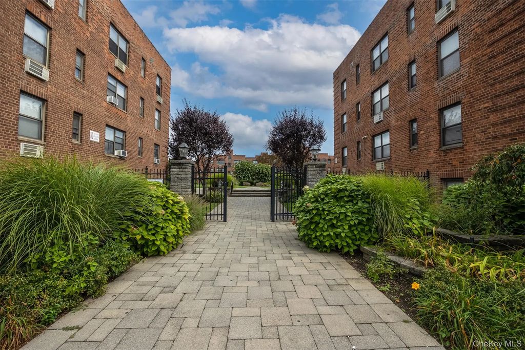 1 Jefferson Avenue # A12, Rockville Centre