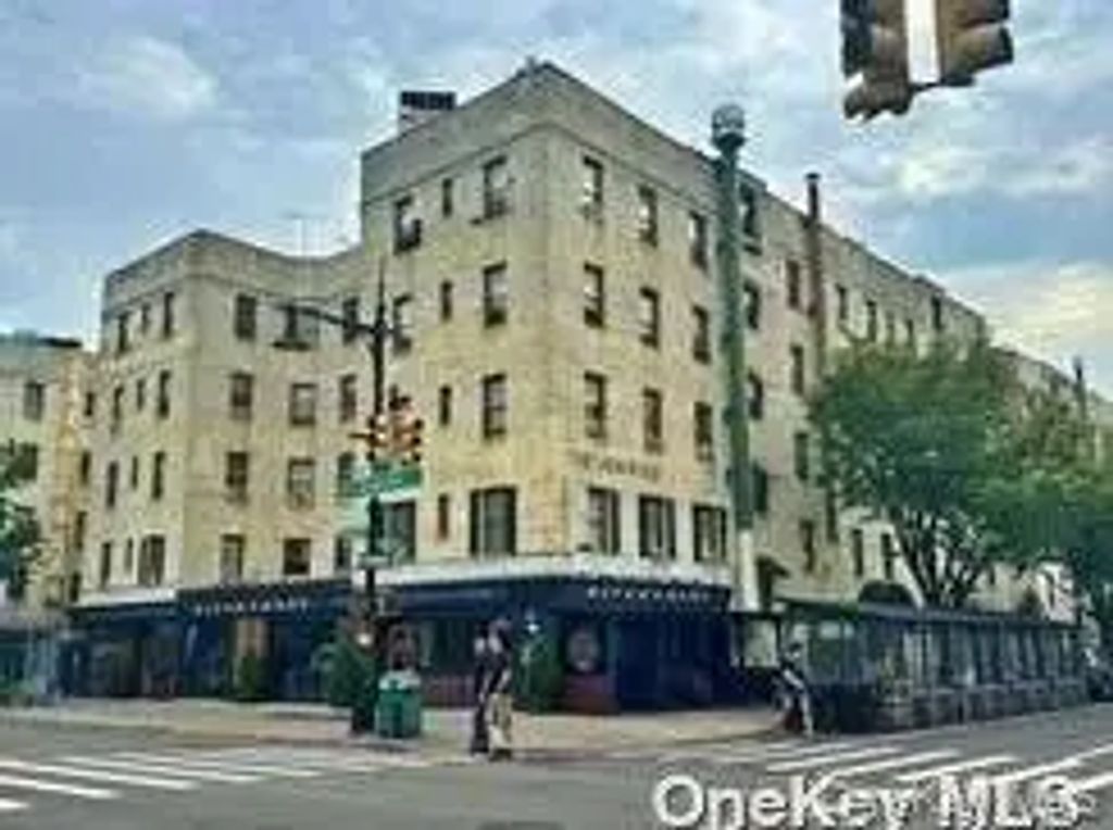 21-05 33 Street # 5f, Astoria