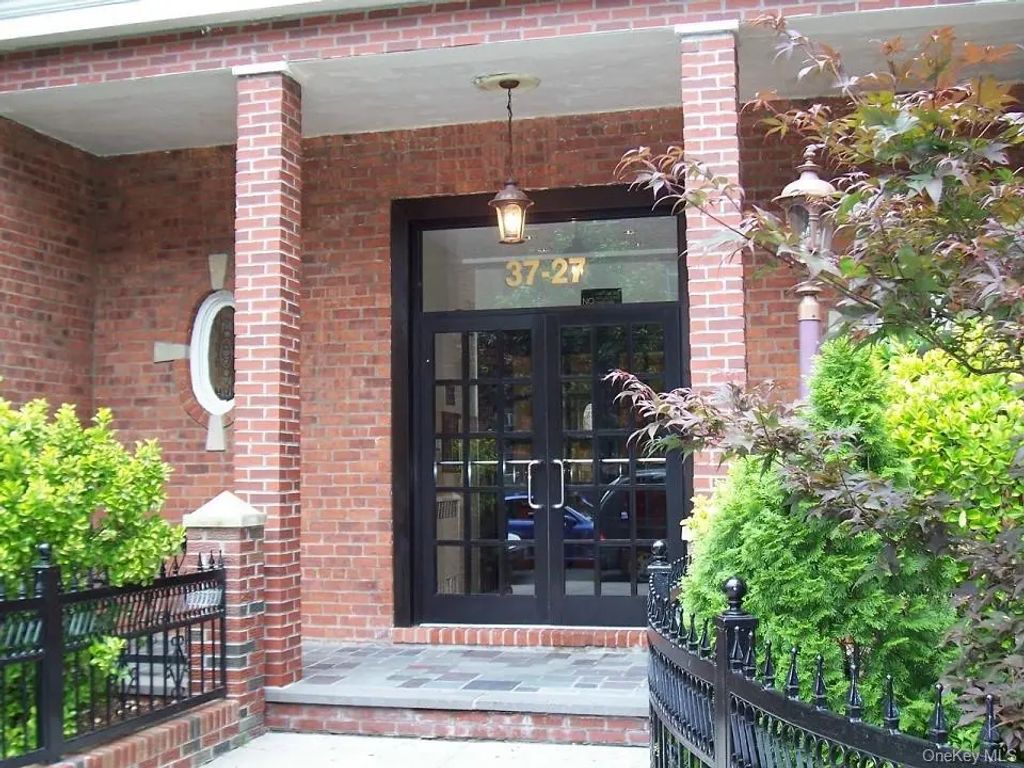 37-27 86th Street # 1m, Jackson Heights
