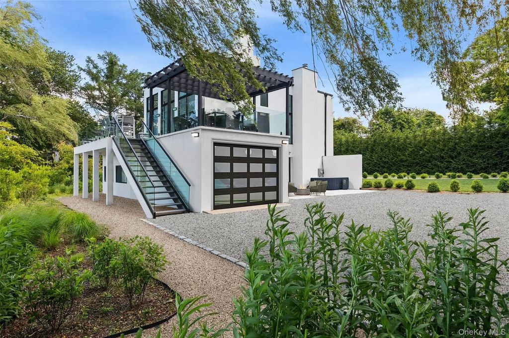 172 Mill Pond Lane, Water Mill