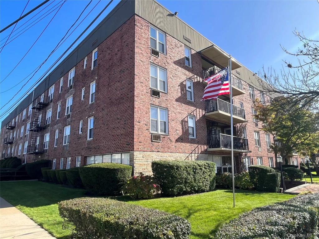 60 Hempstead Avenue 1j, Lynbrook