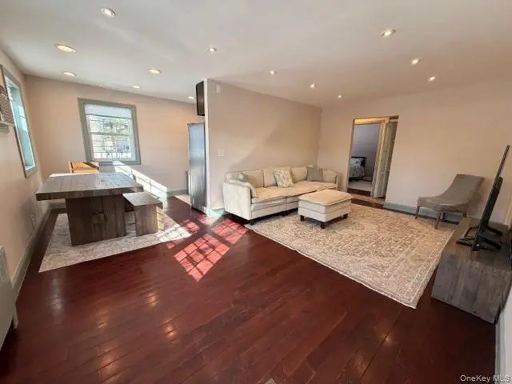 224-39 Kingsbury Ave Kingsbury Ave # A, Bayside