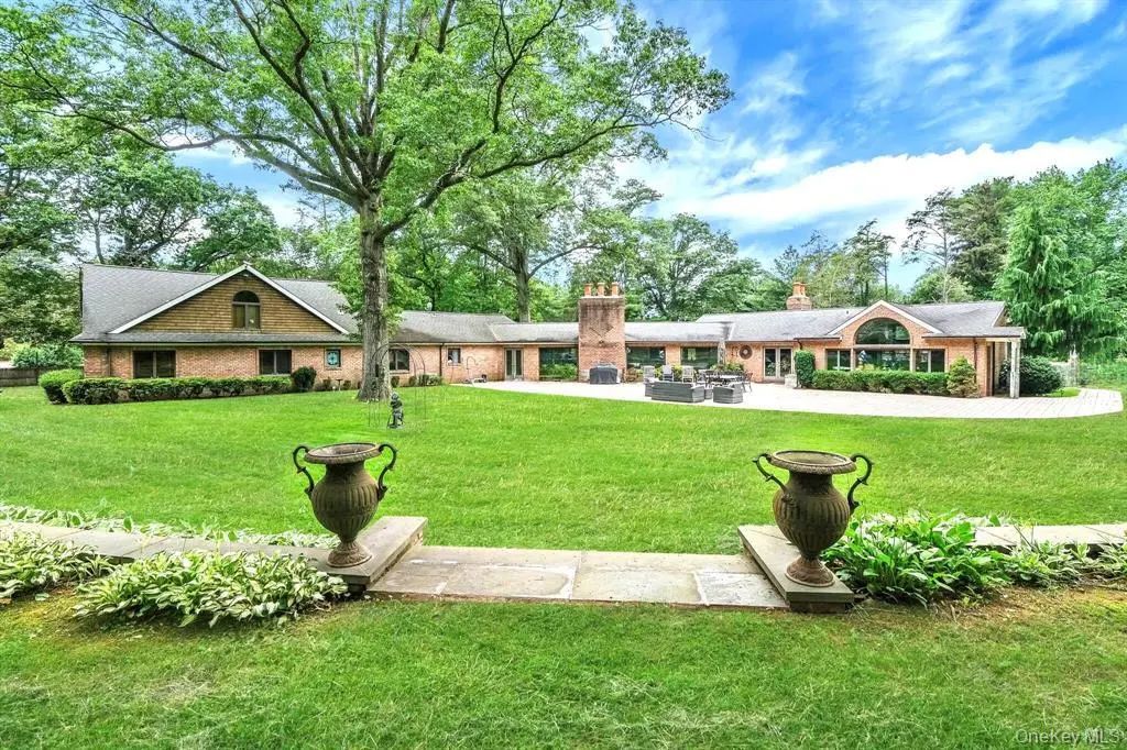 9 Chicken Valley Road, Old Brookville