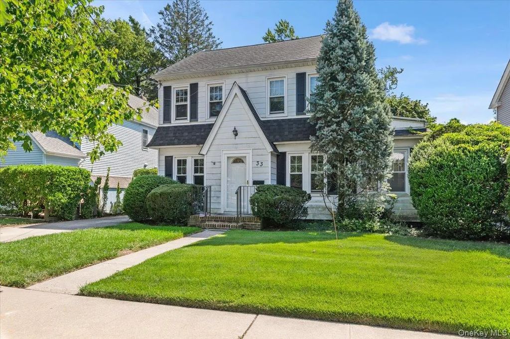 33 Lawrence Avenue, Malverne