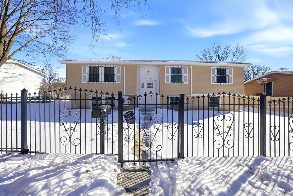 1510 Crotona Park E, Bronx
