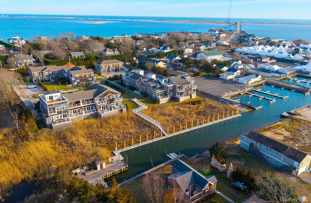 68 Foster Avenue # 13, Hampton Bays