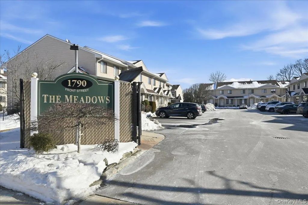 1790 Front Street 21, East Meadow