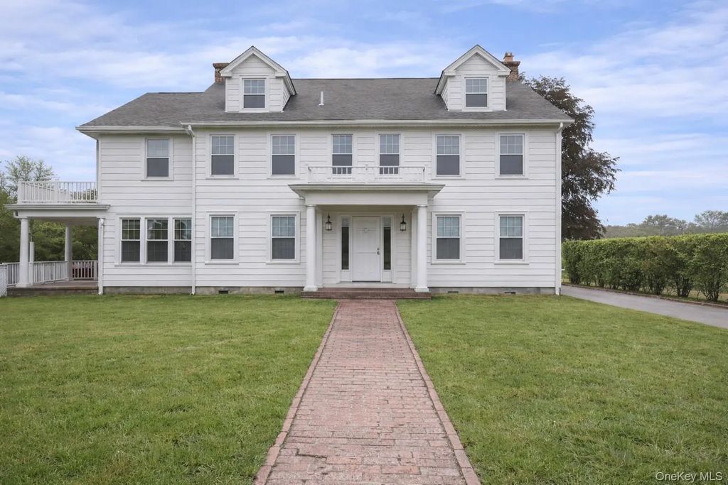 56 Nassau Boulevard, Garden City