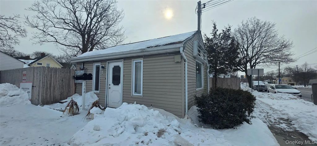 72 5th Avenue, Bay Shore