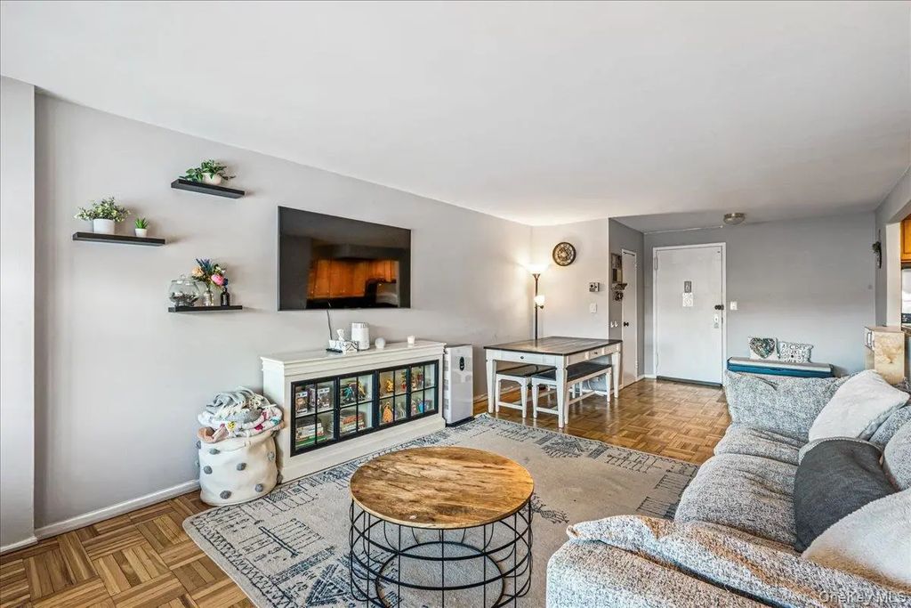 17-85 215th Street # 1p, Bayside