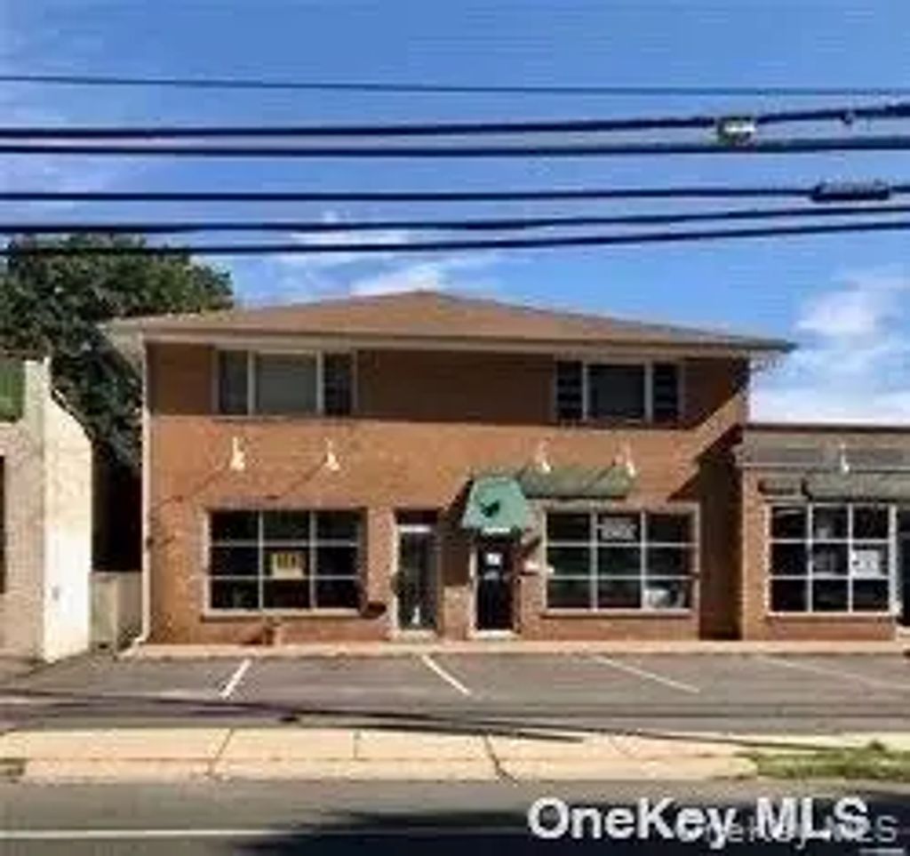 302 Forest Avenue, Locust Valley