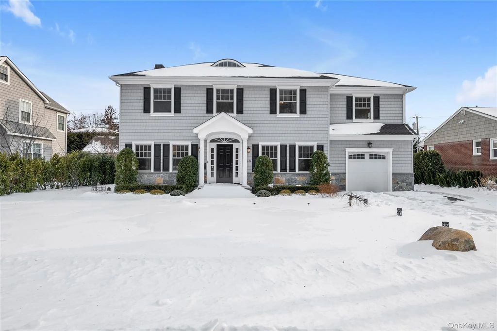 36 Fenimore Avenue, Garden City
