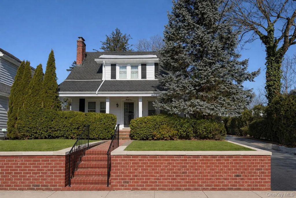 33 Marvin Avenue, Rockville Centre