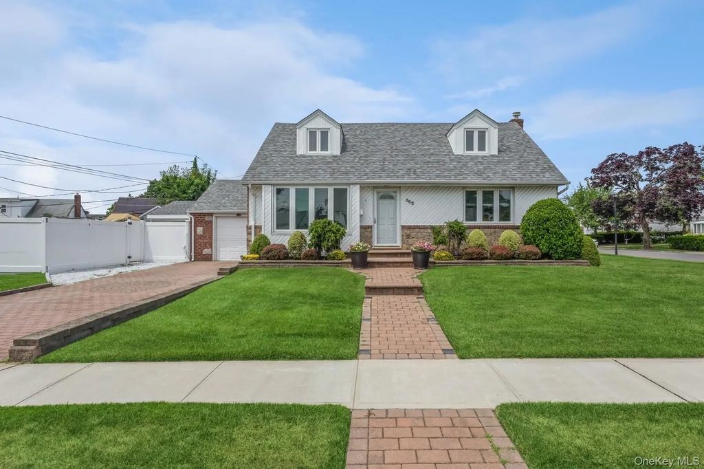 562 Bernice Road, Franklin Square