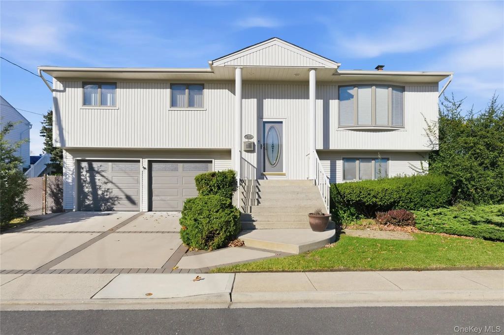 613 Smith Place, Oceanside
