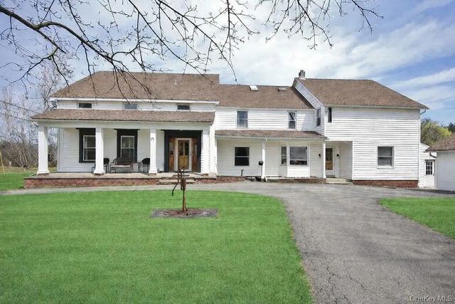 487 Black Meadow Road, Chester