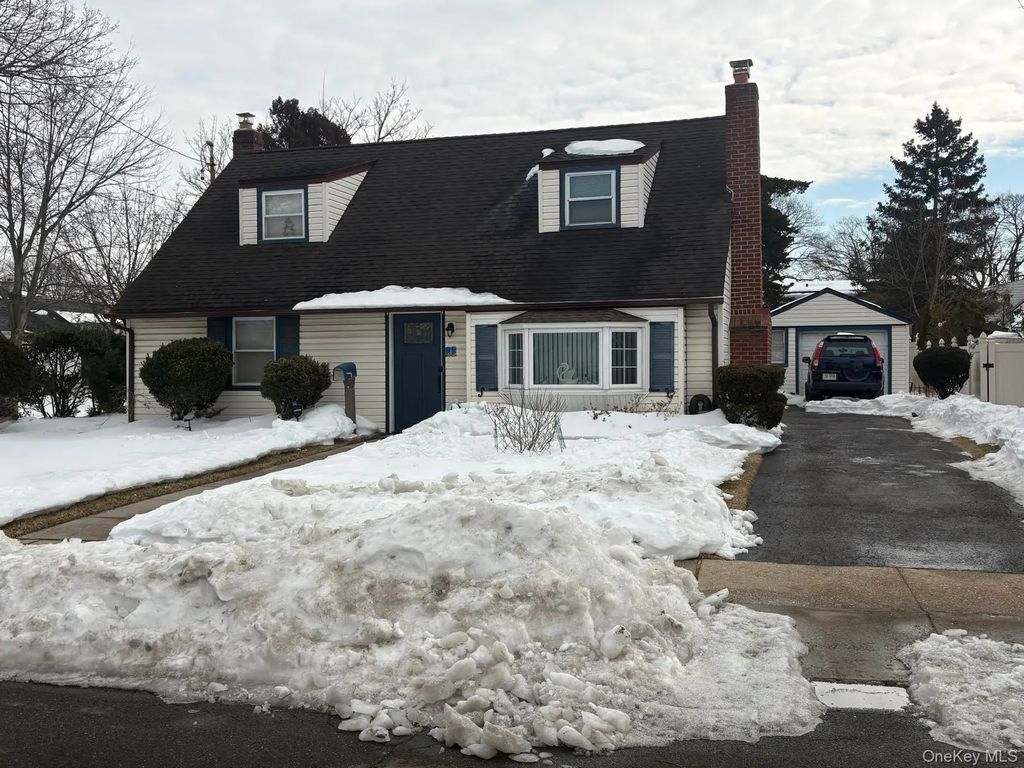 95 Horton Avenue, Valley Stream