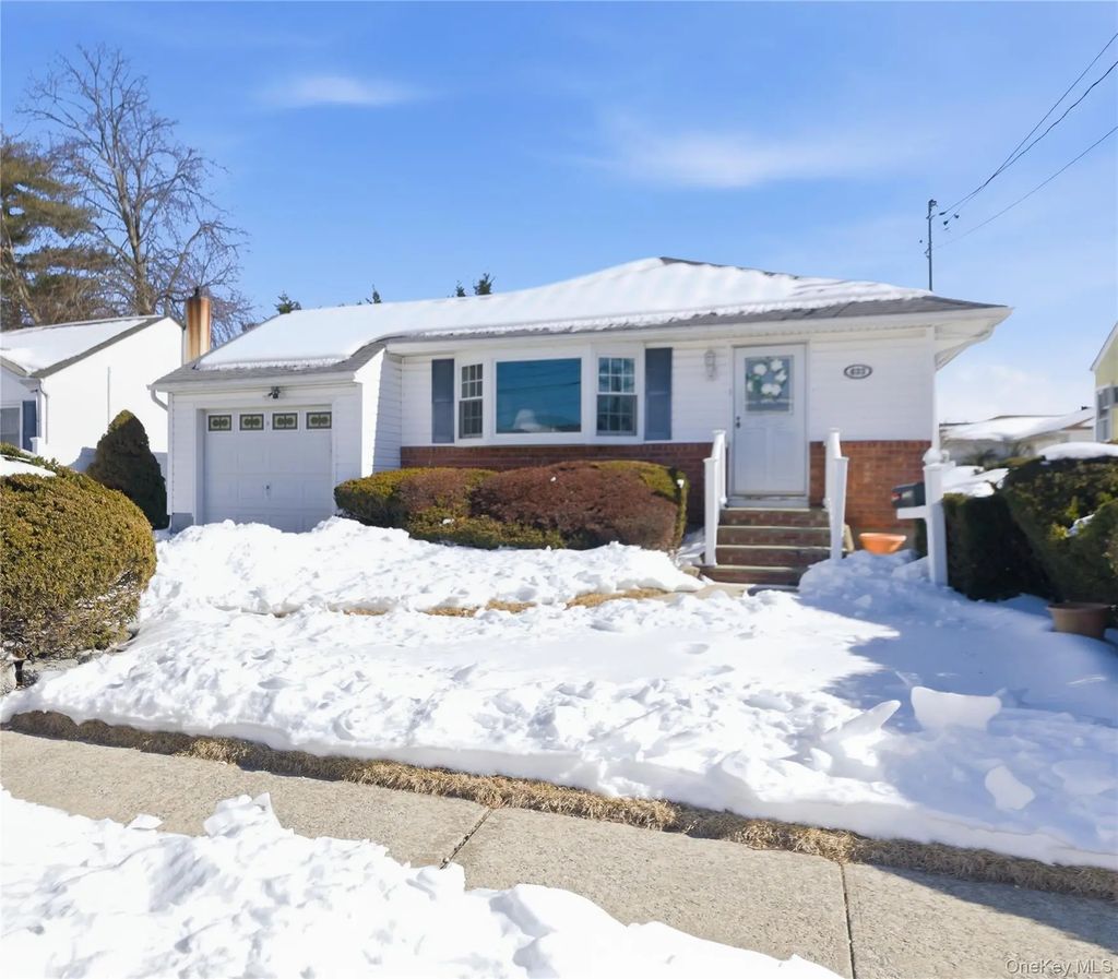 633 Evelyn Avenue, East Meadow