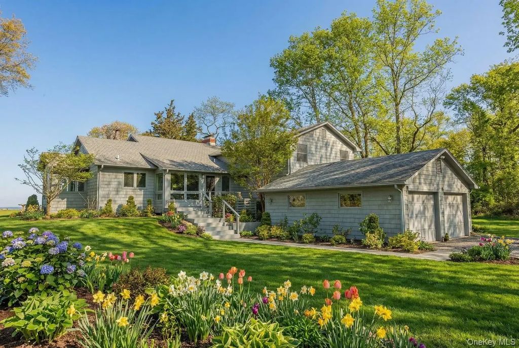 5 Shore Drive, Setauket
