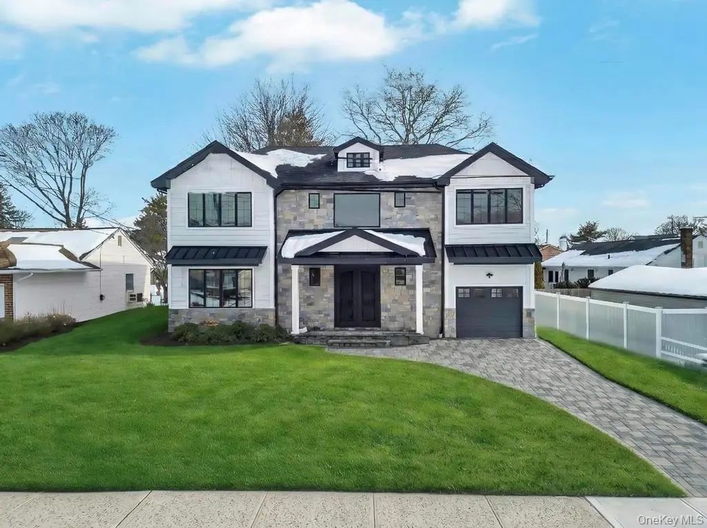 351 Concord Avenue, East Meadow